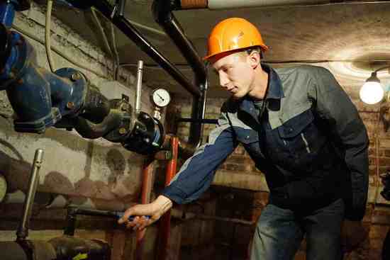 Слесарь по эксплуатации и ремонту подземных газопроводов (2-5 разряды)